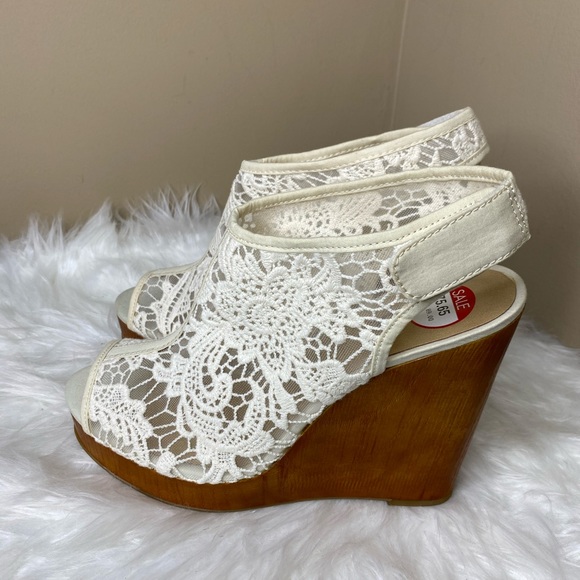 LUCKY BRAND White Lace Crochet Wedge Heel - Picture 3 of 11